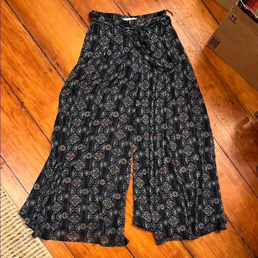 Abercrombie & Fitch Navy and Red Patterned Pants